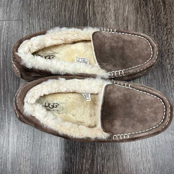 NWOT Chestnut UGG slip ons. - Picture 4 of 4